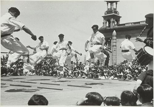 (Dantzaris bailando)