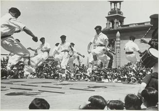 (Dantzaris bailando)