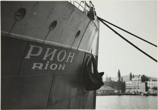 El barco de la URSS “Rion” en el puerto de Barcelona