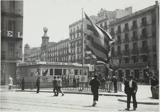 Barcelona. Caseta de mensajería al frente