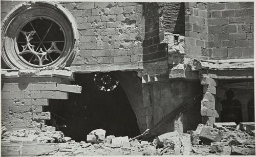 (Efectos del bombardeo en la catedral de Barcelona)