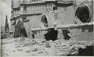 (Efectos del bombardeo en la catedral de Barcelona)