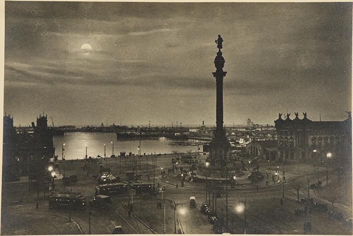 Barcelona de noche. Monumento a Colón