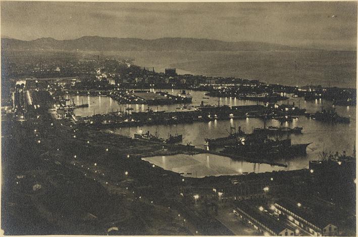 Barcelona de noche. Vista del Puerto