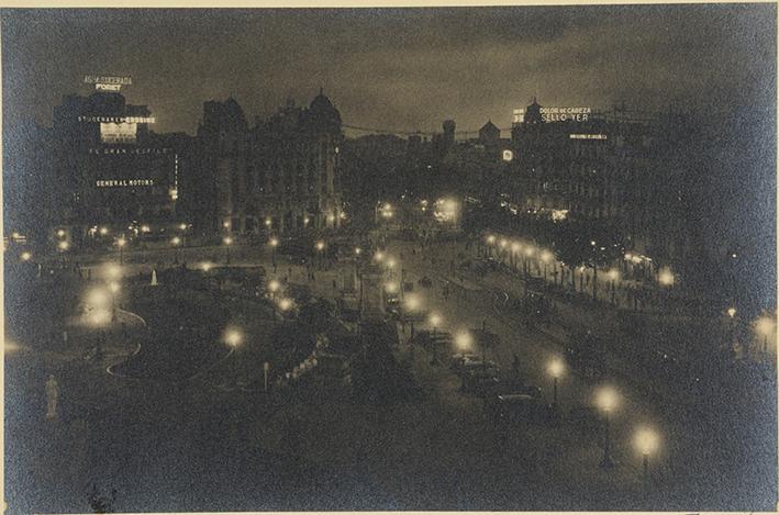 Barcelona de noche. Plaza de Cataluña y Ramblas