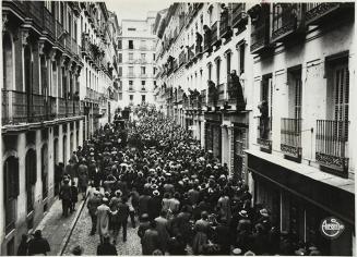 Acudiendo a escuchar luego al general Millan Astray que ha criticado duramente a las Juntas por obligar al militar a tener una doble lealtad, a ellas y al gobierno