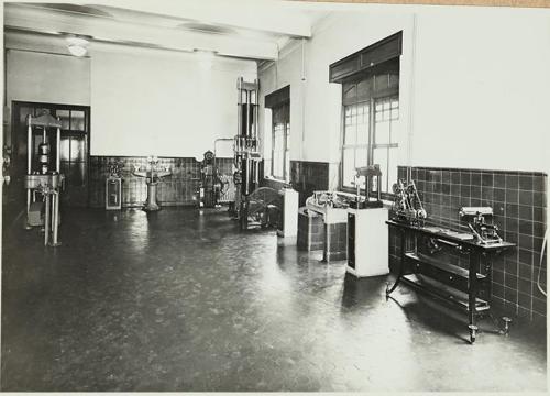 Laboratorio. Sala de ensayos mecánicos