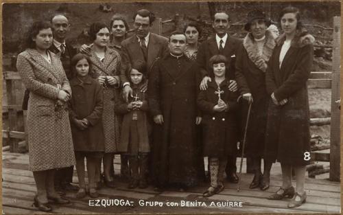 Ezquioga. Grupo con Benita Aguirre