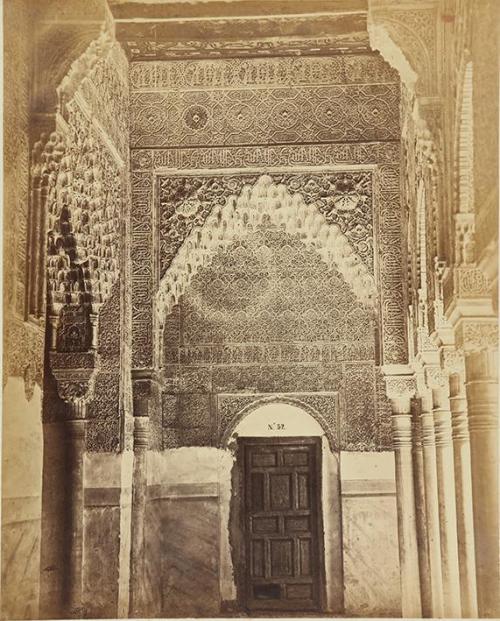 (Alhambra. Galería del Patio de los Leones)