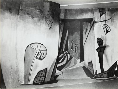 Decorado expresionista de “El Gabinete del Doctor Caligari” de Robert Wiene. Decorador Cesar Klein