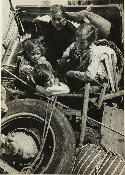 (Refugiados en un camión)