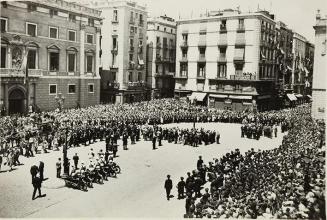 Aspecto que ofrecía la plaza de la república durante la despedida del duelo