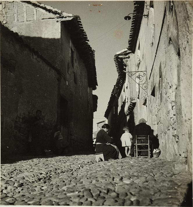 (Calle de un pueblo)