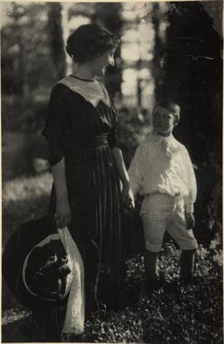 (Su hermana Encarnación)